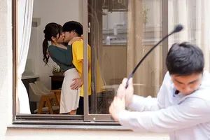 Chán gã chồng quá “yếu”, cô vợ tham gia một chương trình bí mật “đổi vị”